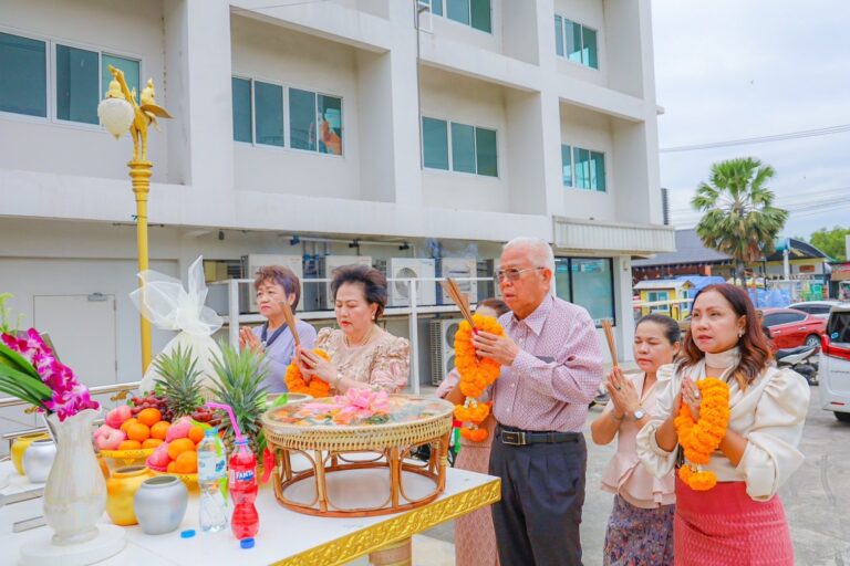 ทำบุญครบรอบ 5 ปี ตลาดโรงเกลือท้ายเกาะ สามโคก ปทุมธานี เมื่อวันที่ 13 ธันวาคม 2567